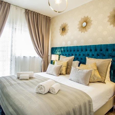 Gaze Out At The City In A Retro-Chic Getaway Lisboa Exterior foto