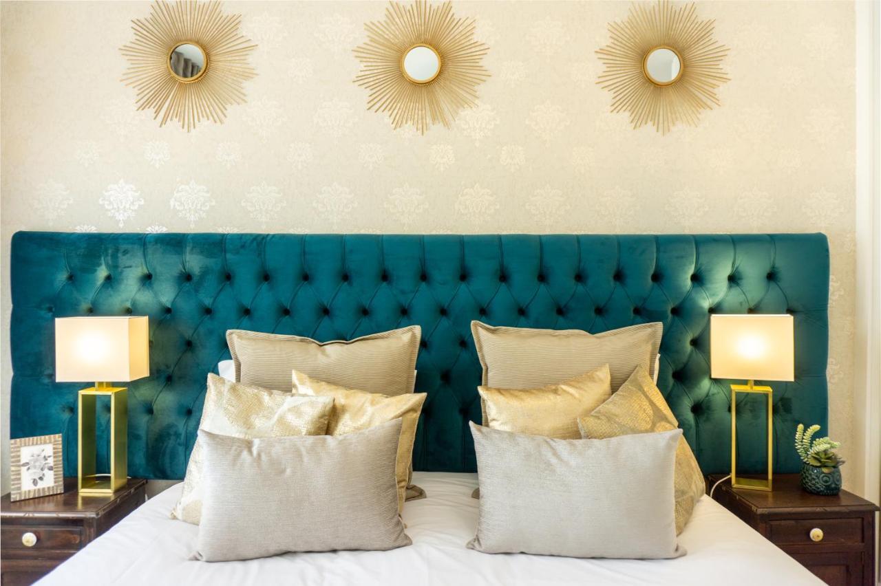 Gaze Out At The City In A Retro-Chic Getaway Lisboa Exterior foto